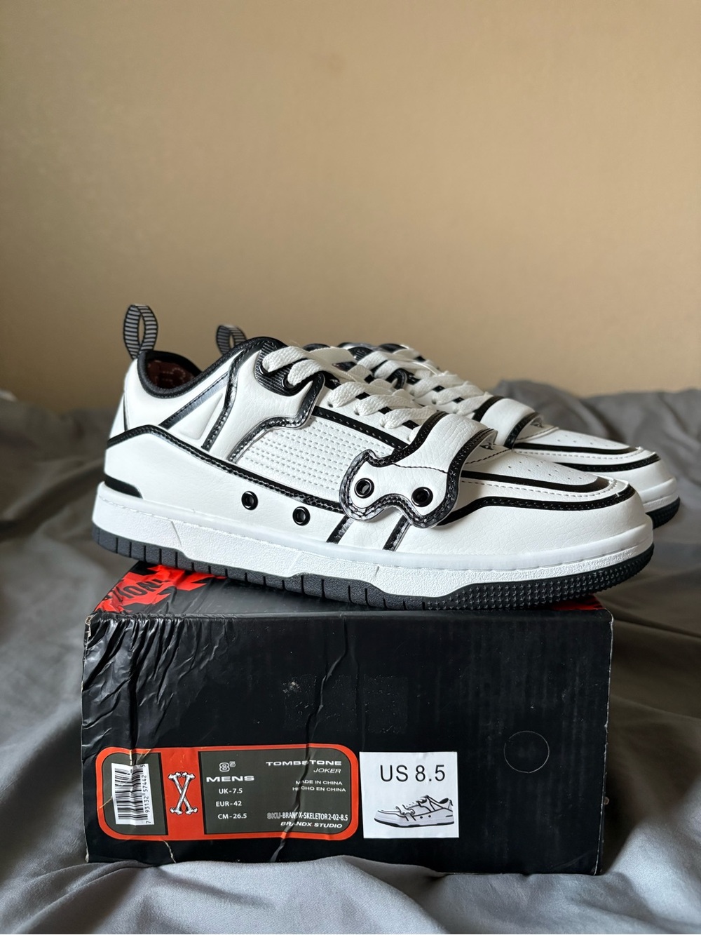 Men's White and Black Low-Top Sneakers